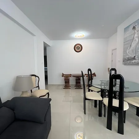 Sea Breeze Court * לימסול