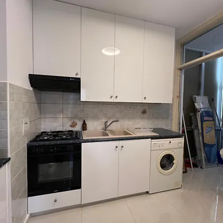 Sea Breeze Court דירה