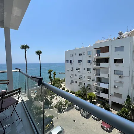 Sea Breeze Court דירה *